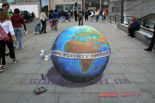 Make Poverty History (Julian Beever, 2005)