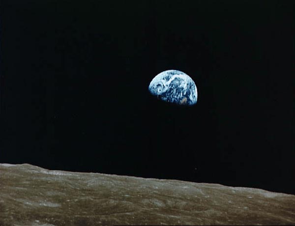 Photo showing Earth rising taken from the Moon